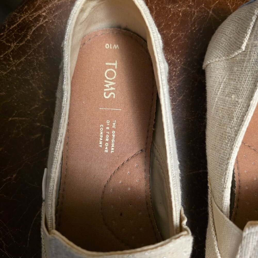 TOMS Women's 9 Redondo Natural & Silver Metallic Woven Flats - sz 10M - Picture 2 of 5
